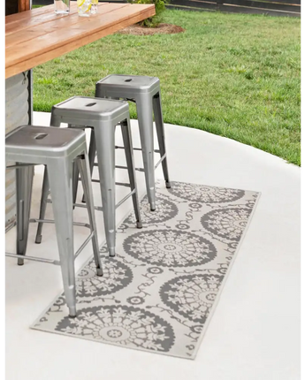 Traditional outdoor botanical medallion rug - Rugs